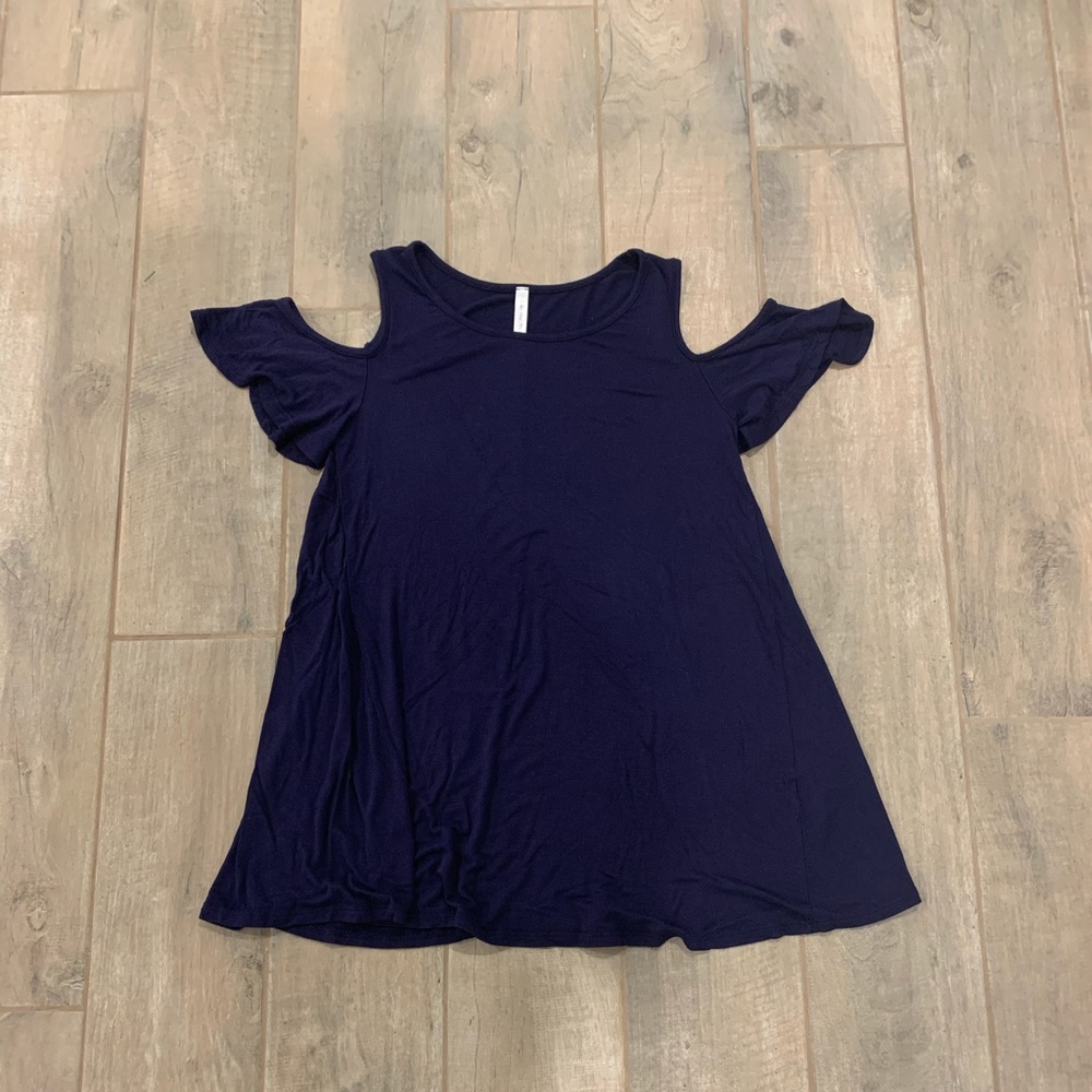 Acting Pro Cold Shoulder Shirt